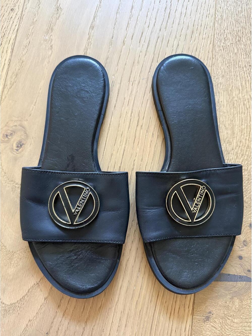 Mario Valentino Black Leather Slide Sandals Gold V Logo 39 Made in Italy